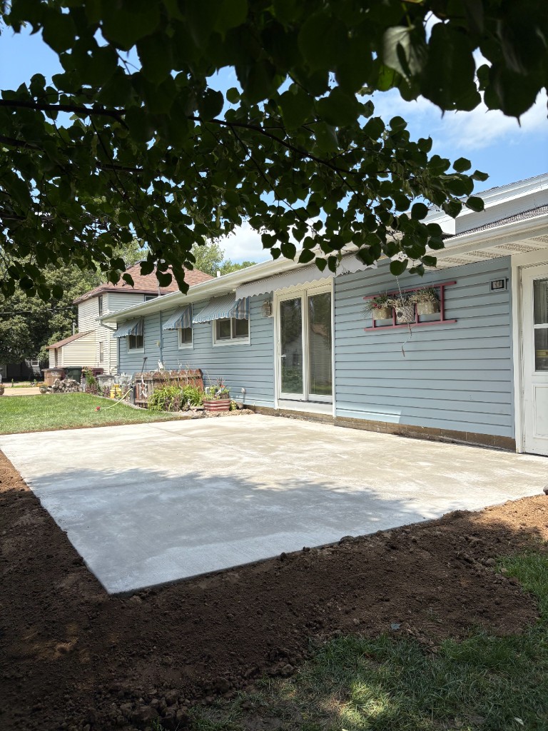 Residential backyard patio concrete installation Sioux City Iowa - beautiful patio work by Diaz Concrete LLC